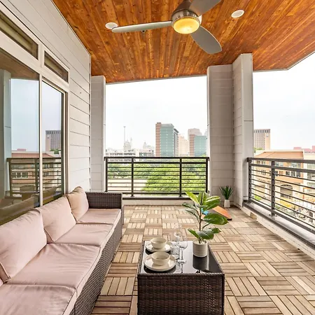 Riverwalk Penthouse Oasis W/Free Parking Gym Pool